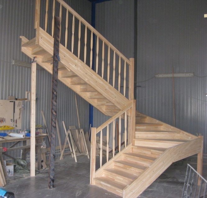 Производство лестниц из дерева на второй этаж