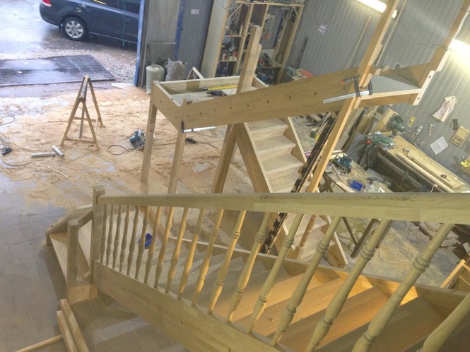 Производство деревянных лестниц на заказ